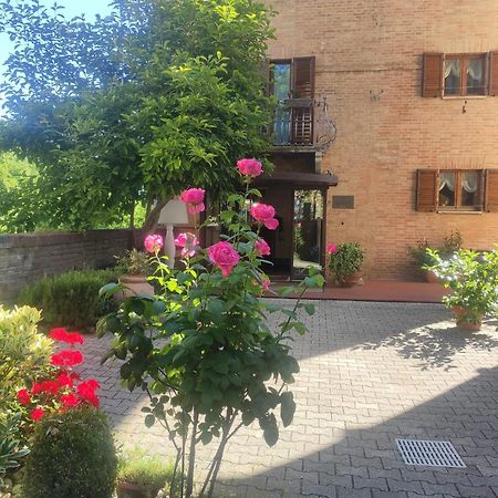 Hotel Arcobaleno Сиена Екстериор снимка