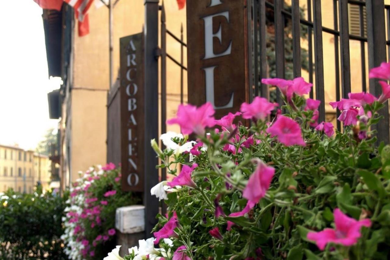 Hotel Arcobaleno Сиена Екстериор снимка