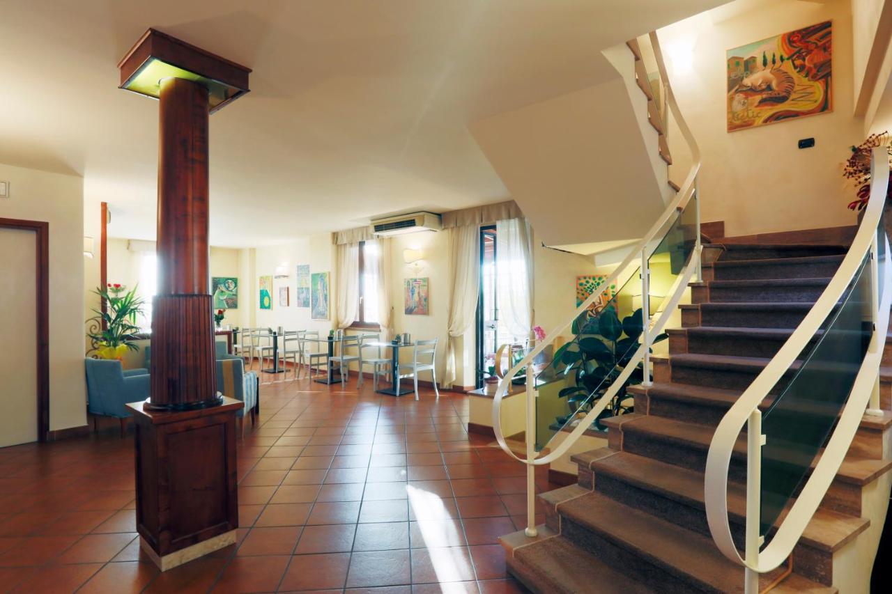 Hotel Arcobaleno Сиена Екстериор снимка