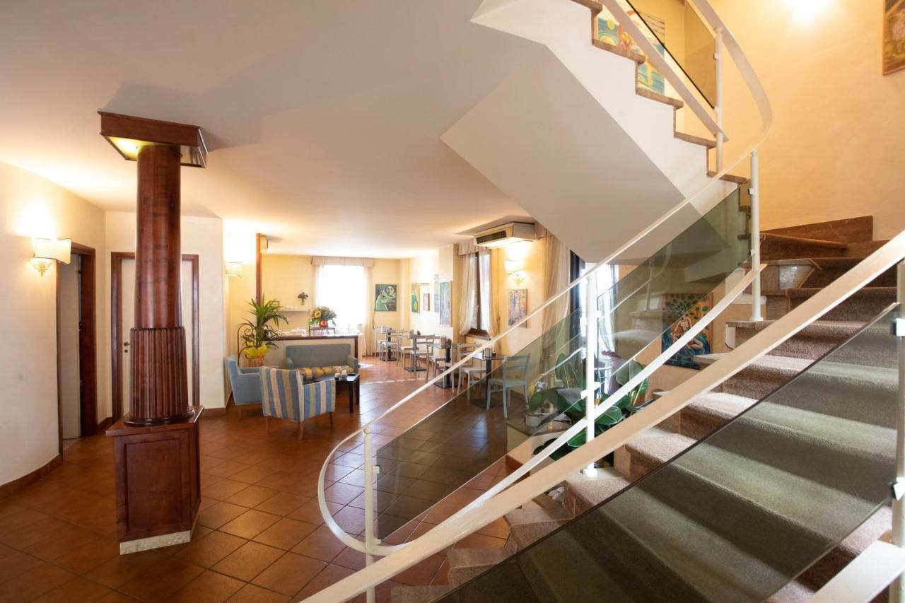Hotel Arcobaleno Сиена Екстериор снимка