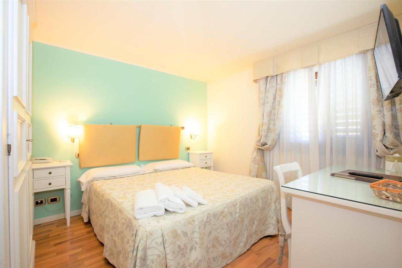 Hotel Arcobaleno Сиена Екстериор снимка