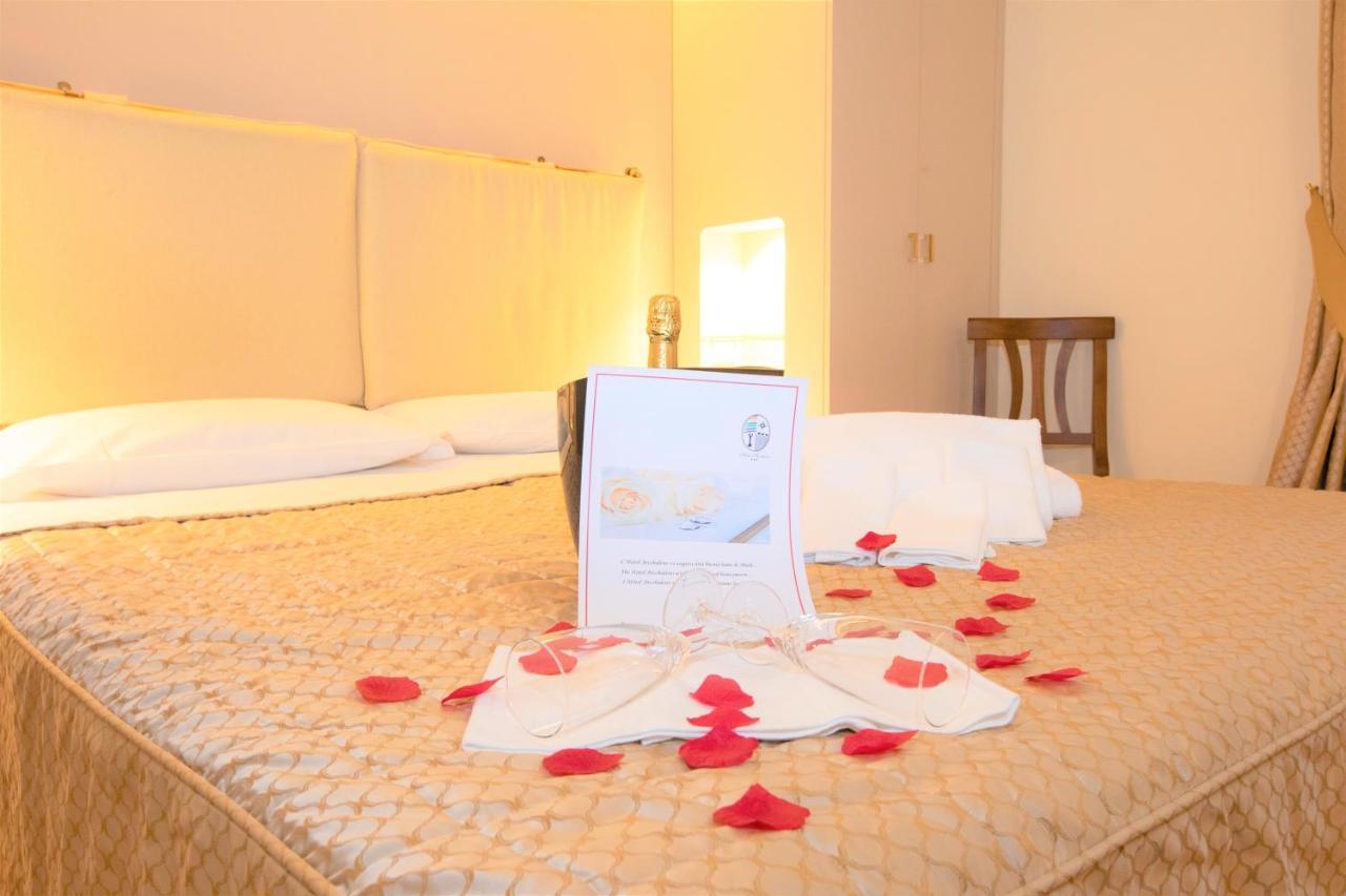 Hotel Arcobaleno Сиена Екстериор снимка