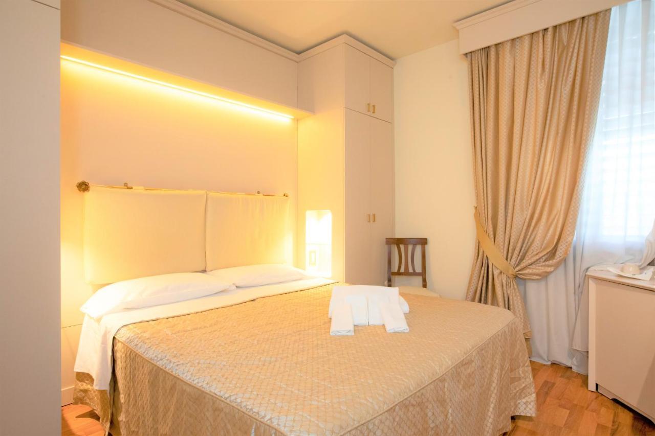 Hotel Arcobaleno Сиена Екстериор снимка
