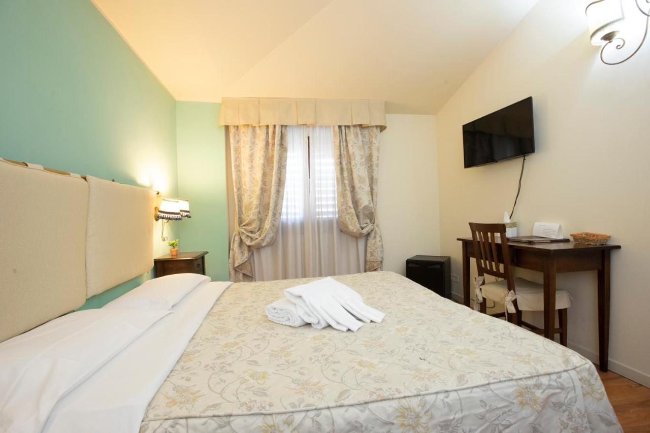 Hotel Arcobaleno Сиена Екстериор снимка