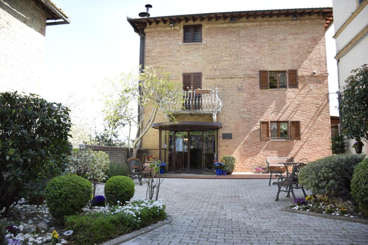 Hotel Arcobaleno Сиена Екстериор снимка