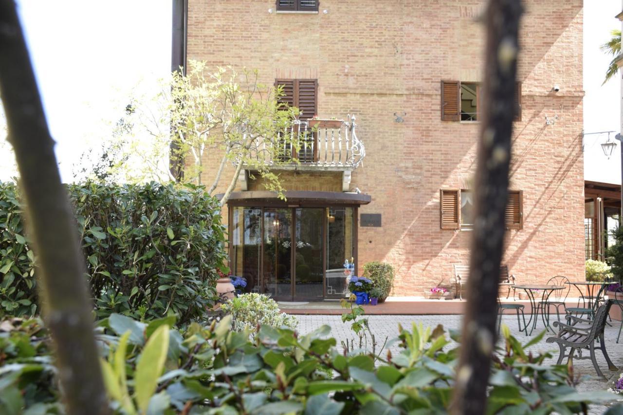 Hotel Arcobaleno Сиена Екстериор снимка