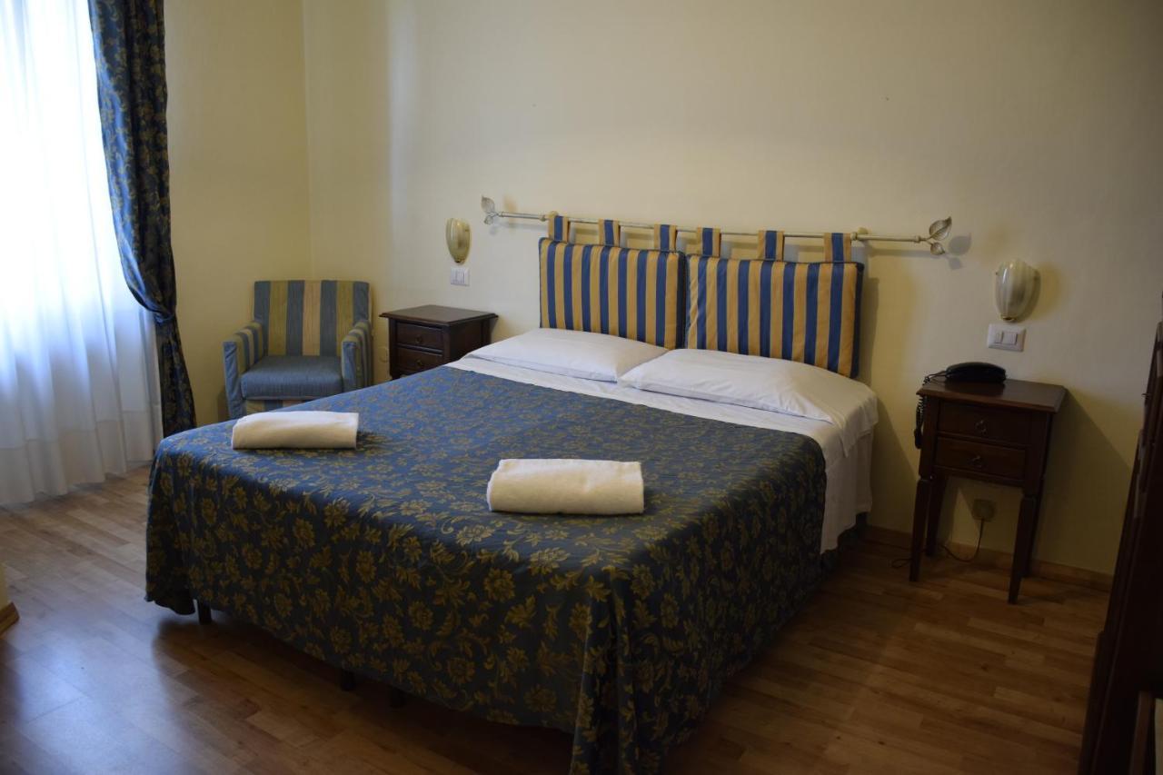Hotel Arcobaleno Сиена Екстериор снимка