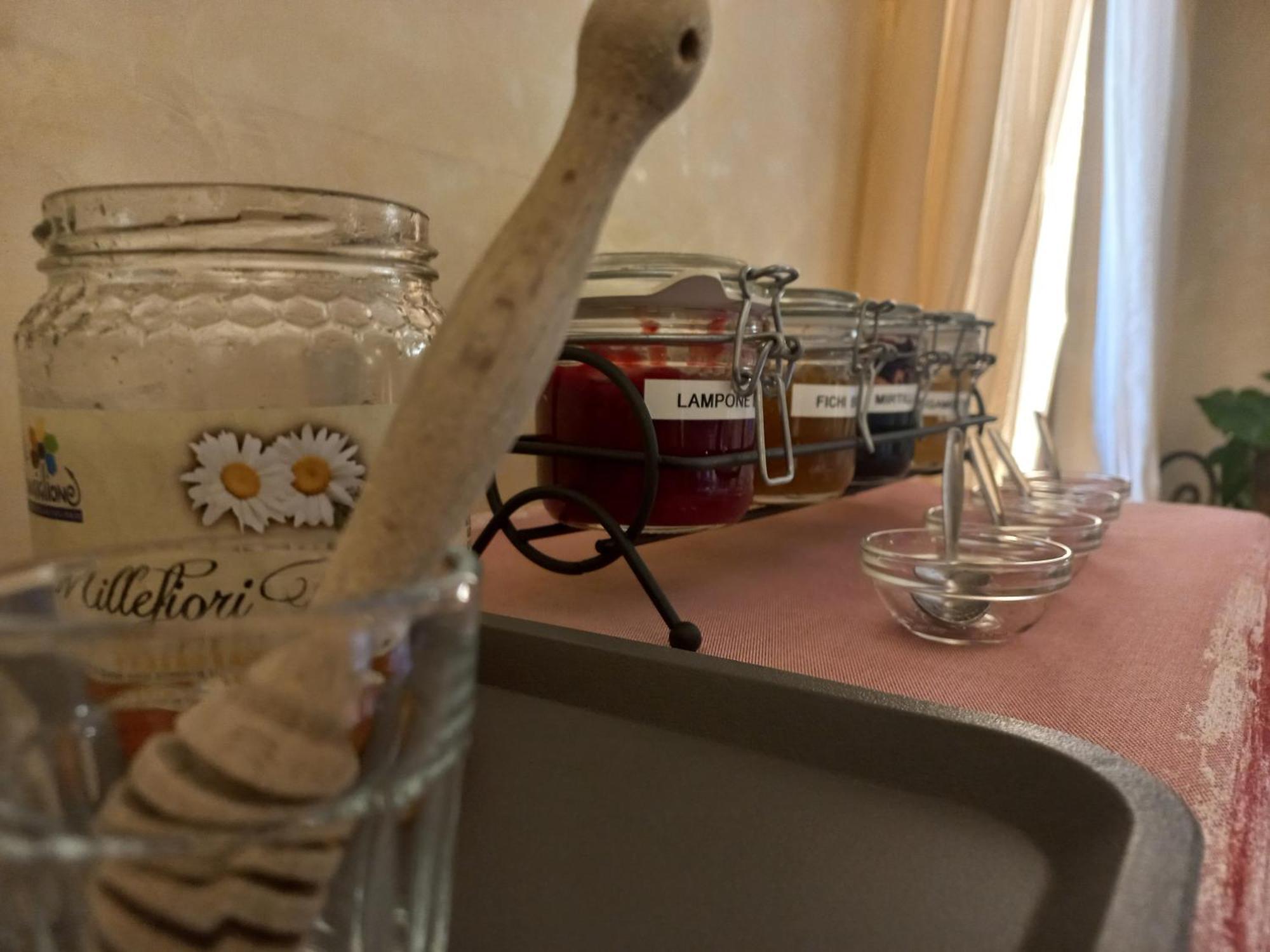Hotel Arcobaleno Сиена Екстериор снимка