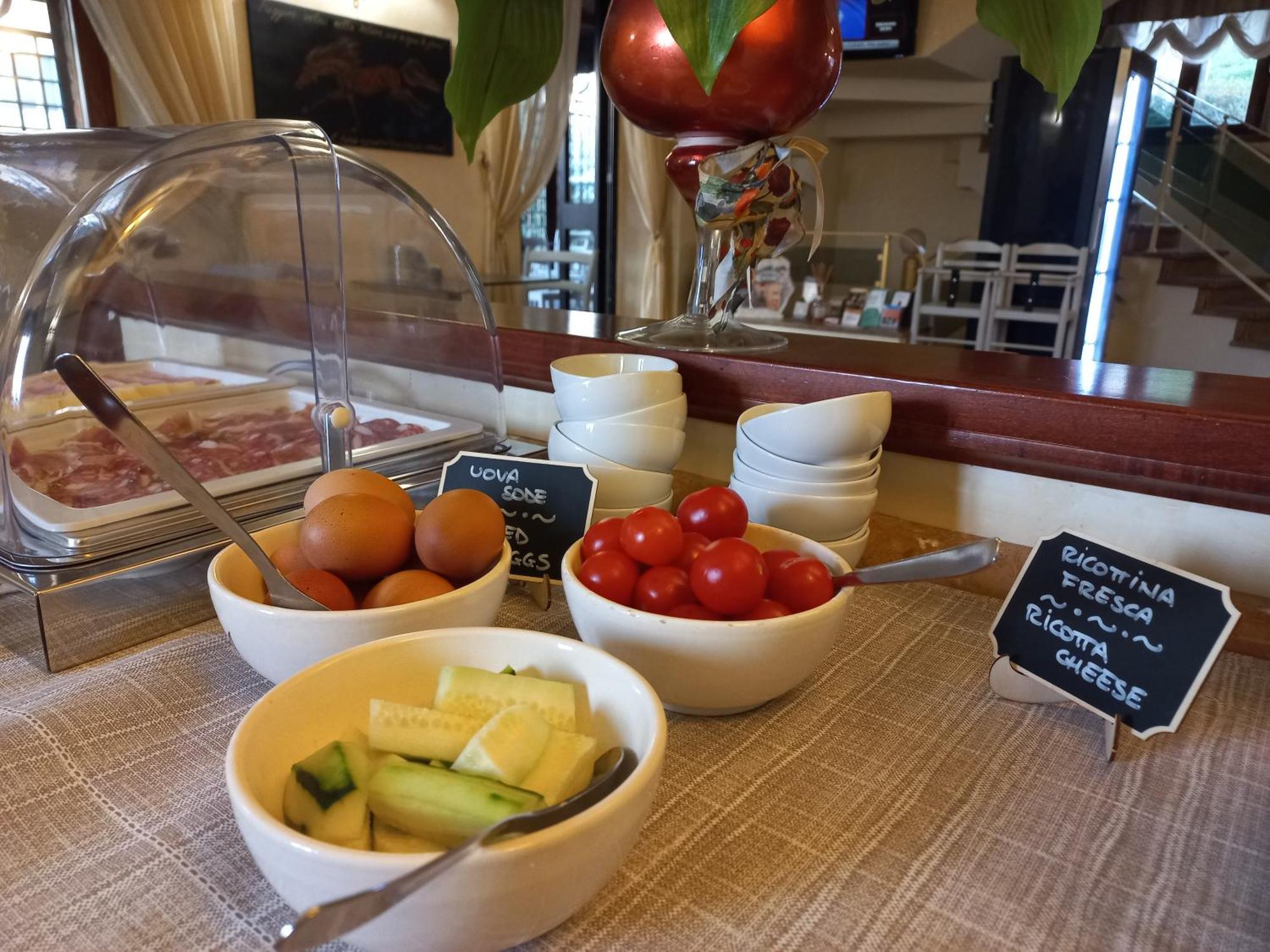 Hotel Arcobaleno Сиена Екстериор снимка