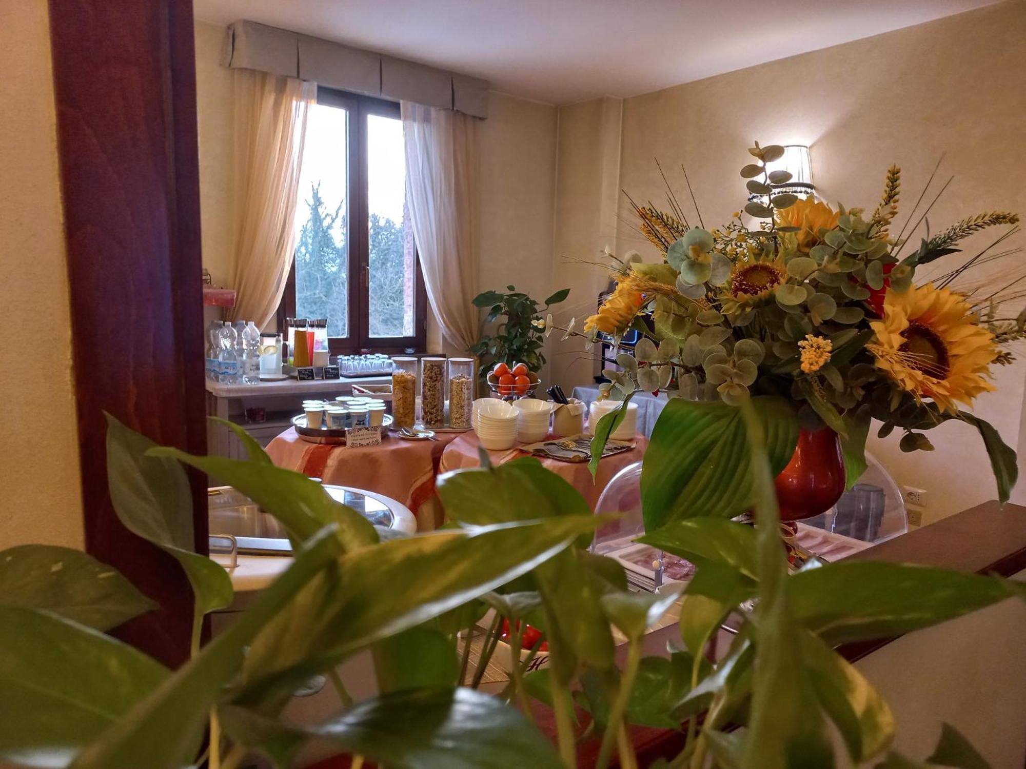 Hotel Arcobaleno Сиена Екстериор снимка